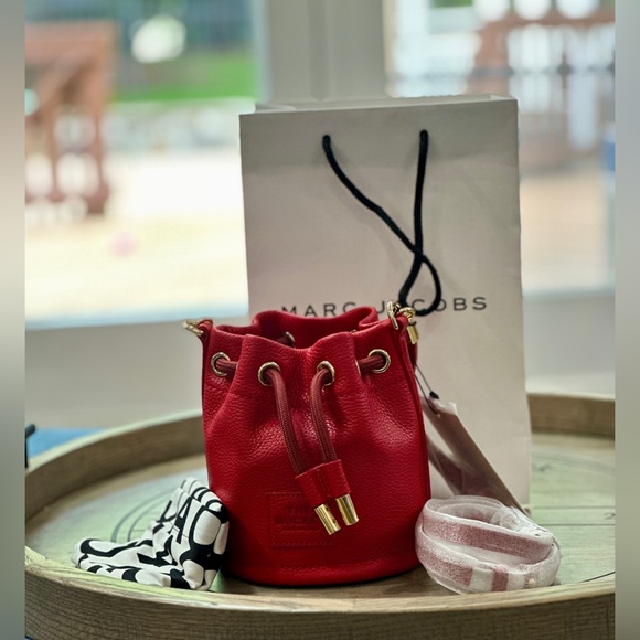 👜🔴MARC JACOBS THE LEATHER MICRO BUCKET - NWT🔴👜 - Picture 4 of 16